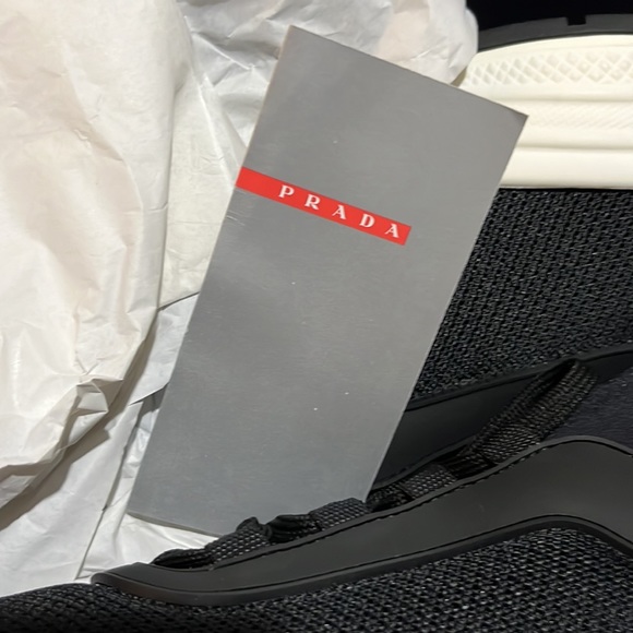 Prada - Picture 6 of 6